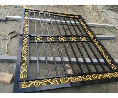 鐵藝大門制作中