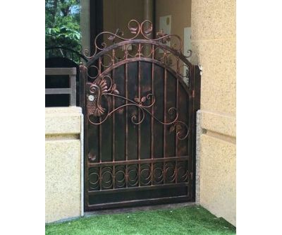 鐵藝大門安裝完成