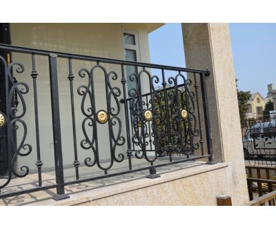 陽(yáng)臺(tái)護(hù)欄