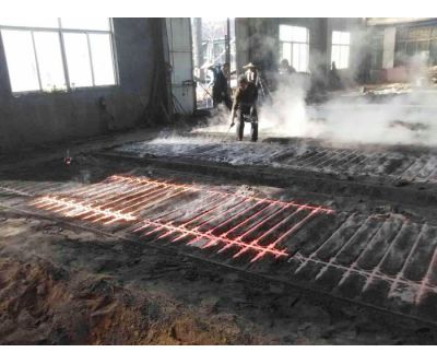 鑄鐵圍欄，工人干活中